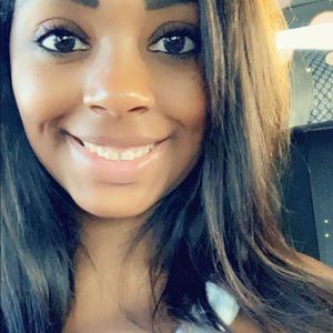 Meet your Posher, Desiree